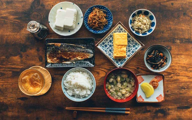 điều trị rối loạn lo âu tại nhà Xây dựng chế độ ăn hợp lý giúp điều trị rối loạn lo âu hiệu quả ngay tại nhà
