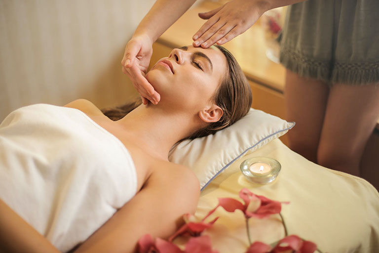 cách giảm căng thẳng thần kinh Cách giảm căng thẳng hiệu quả bằng massage