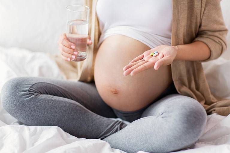 đang mang thai có uống thuốc trầm cảm được không