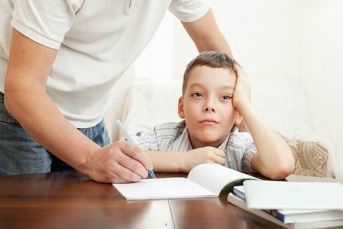Có nên cho trẻ học chữ trước khi vào lớp 1 không?