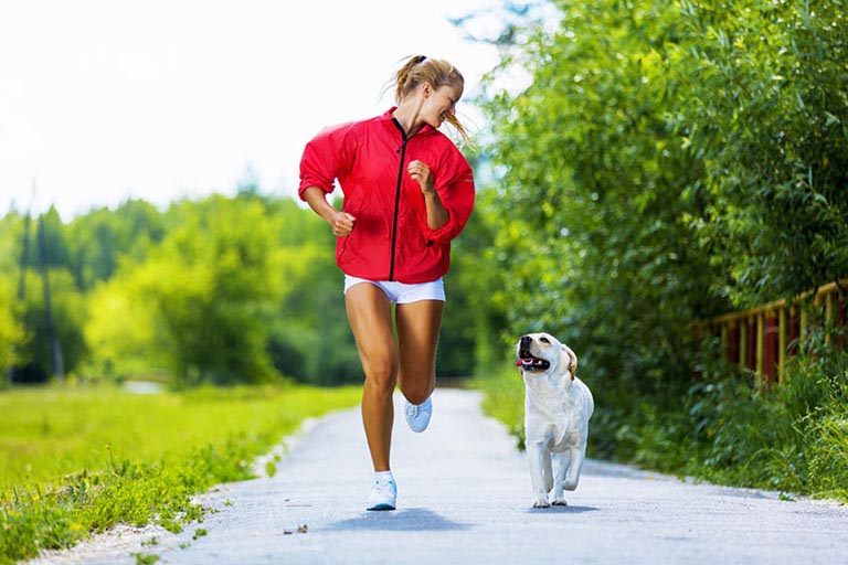 tâm trạng bồn chồn lo lắng tập thể dục đẻ cải thiện giấc ngủ