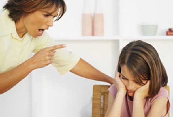 mẹ nóng tính, chửi mắng con