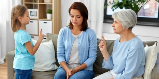 bất đồng quan điểm nuôi dậy con với ông bà