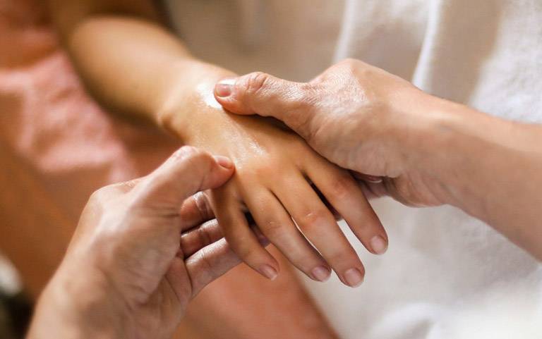 xoa bóp bấm huyệt chữa trầm cảm