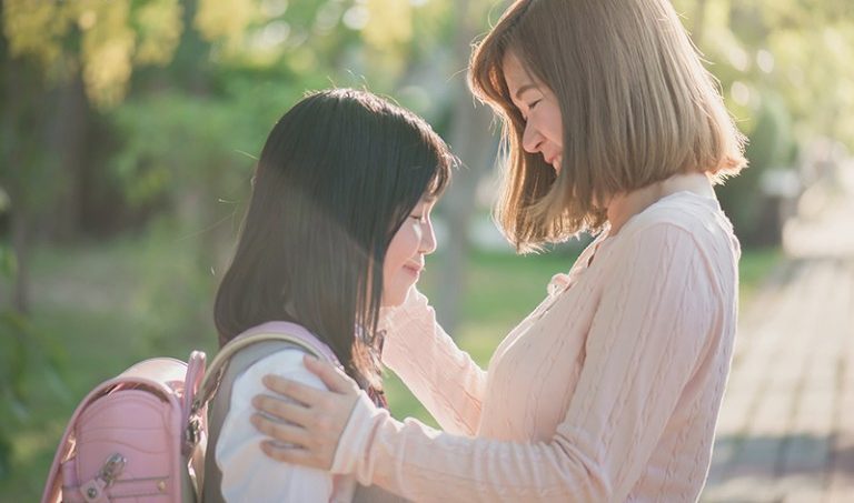 Cách giúp con vượt qua khủng hoảng tâm lý tuổi dậy thì