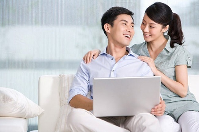vợ chồng cùng chia sẻ với nhau những khúc mắc