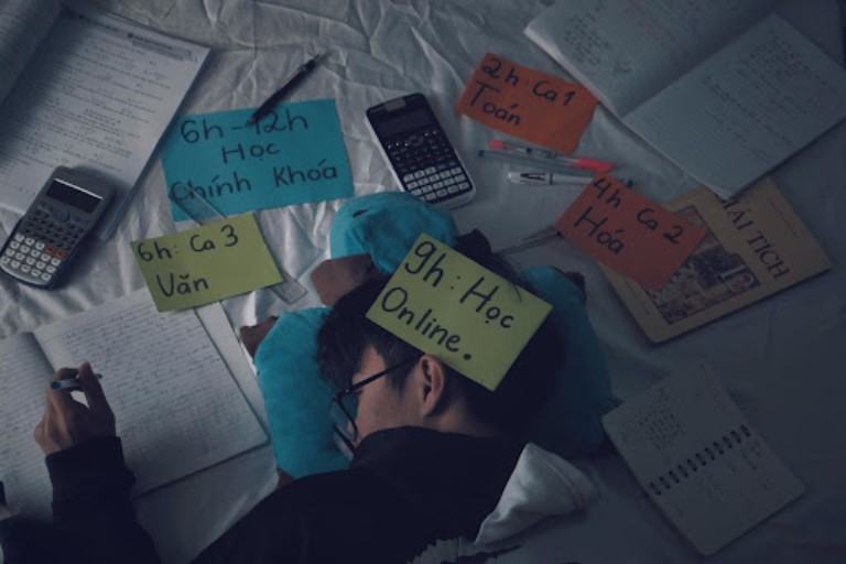 học tập nhiều gây stress
