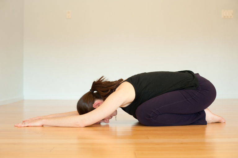 Bài tập Yoga giảm stress - Tư thế đứa trẻ