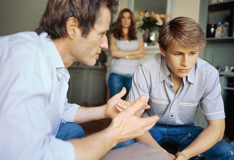 stress vì bố mẹ la mắng cha mẹ hay la mắng con cái