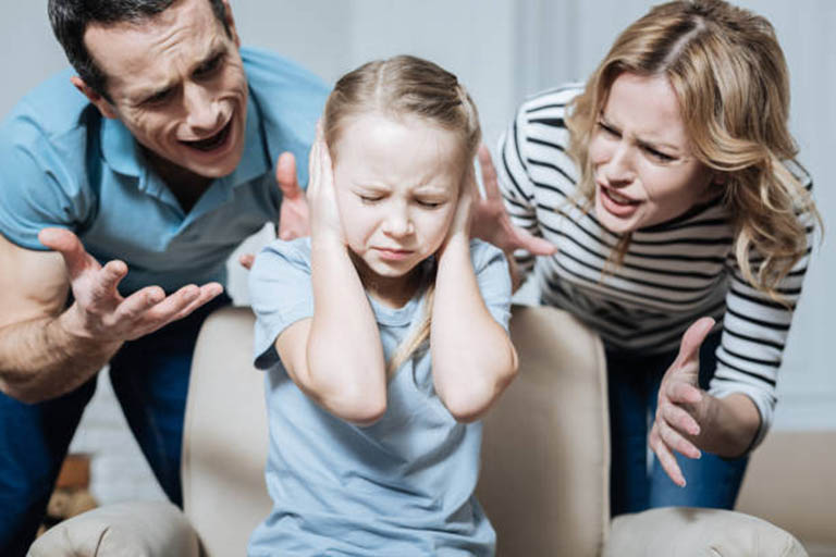 Cha Mẹ Bạo Hành Tinh Thần Con Cái