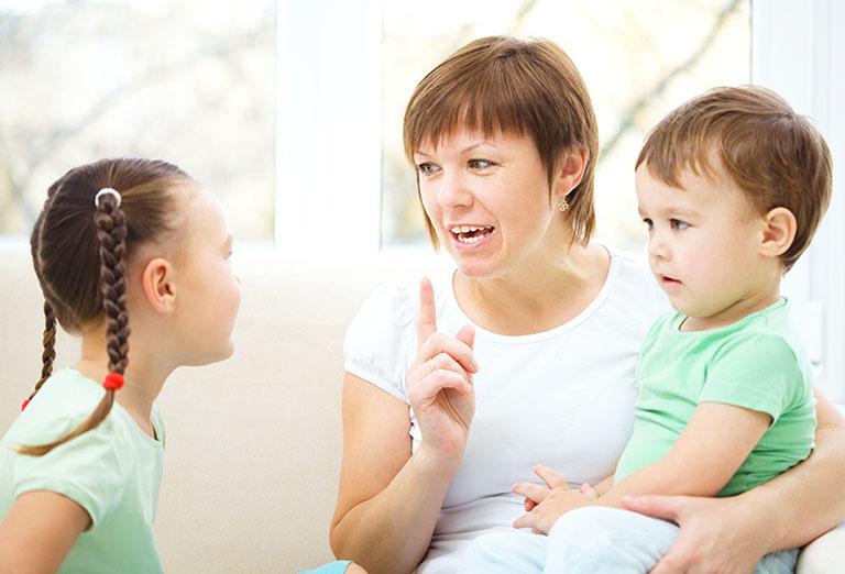 Khoảng Cách Giữa Con Cái Và Cha Mẹ