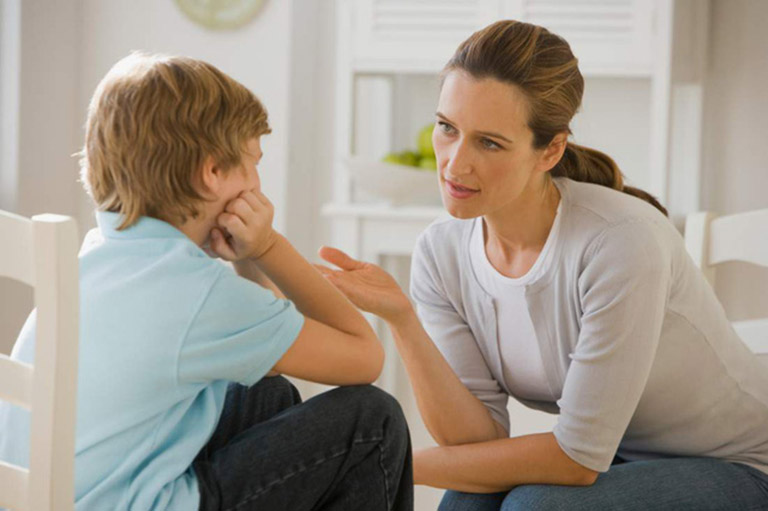 Khoảng Cách Giữa Con Cái Và Cha Mẹ