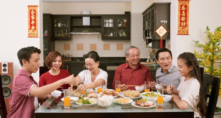 thu hẹp khoảng cách giữa cha mẹ và con cái