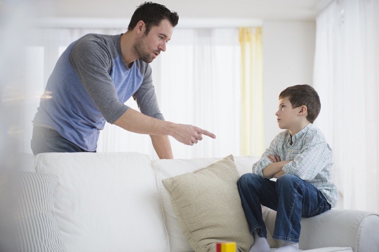 Tổn Thương Khi Bị Gia Đình Khinh Thường
