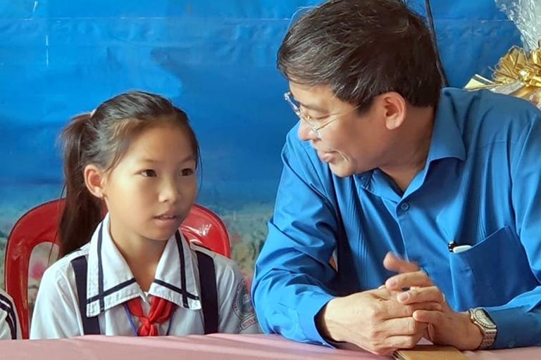 bị bạn bè trêu chọc bị bạn bè trêu chọc