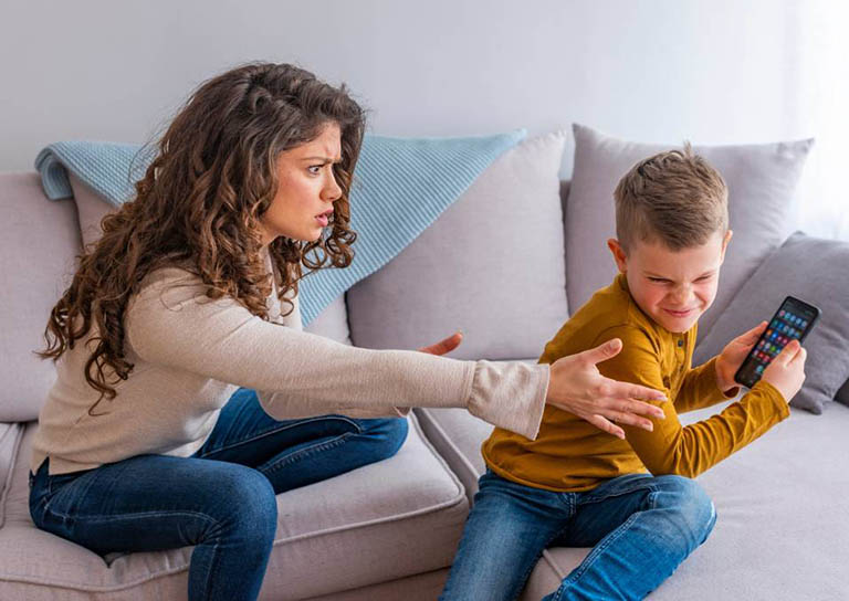 Cha Mẹ Nên Làm Gì Khi Con Trẻ Bị Nghiện Game?