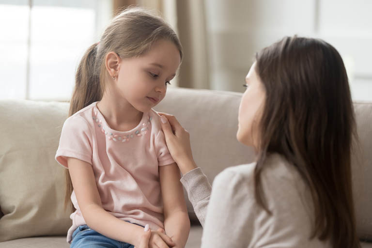 Làm gì khi con bị bạn bè bắt nạt