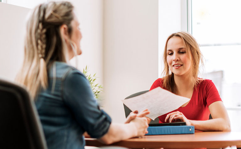 trẻ nhút nhát thiếu tự tin trẻ nhút nhát thiếu tự tin