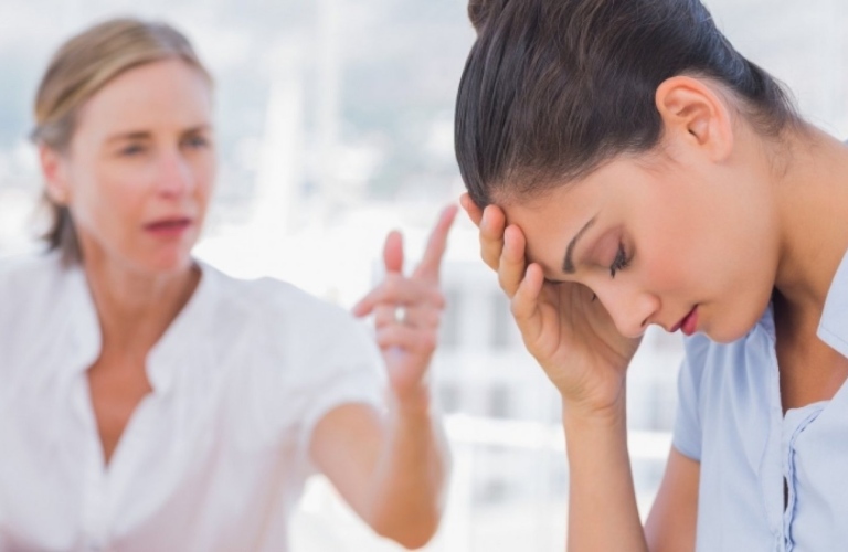 bị chỉ trích nhiều sinh ra xấu hổ