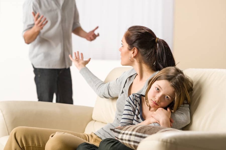 trẻ bị trầm cảm vì áp lực gia đình