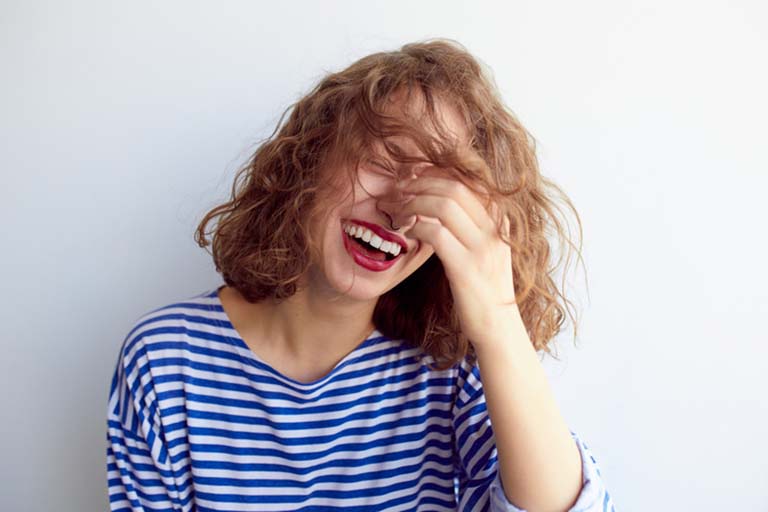 Cười nhiều là dấu hiệu của bệnh thần kinh cười nhiều là dấu hiệu bệnh gì?