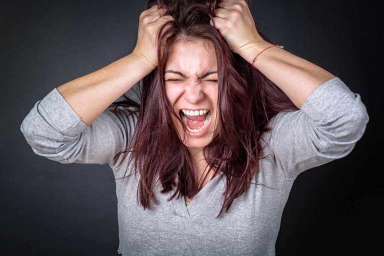 Hay cáu gắt là do đâu