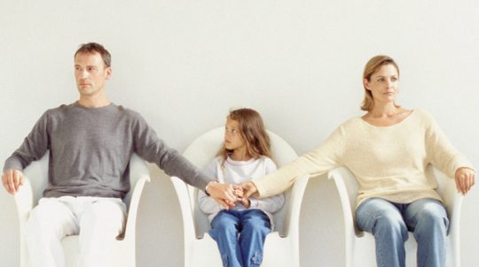 Hôn nhân không hạnh phúc có nên tiếp tục vì con