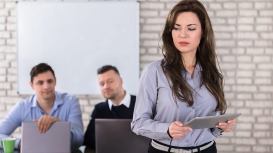 sợ bị cười nhạo