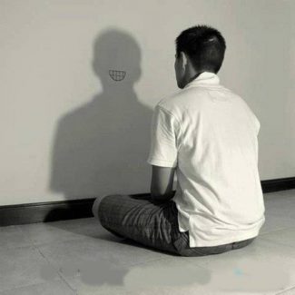 Thường nói chuyện một mình