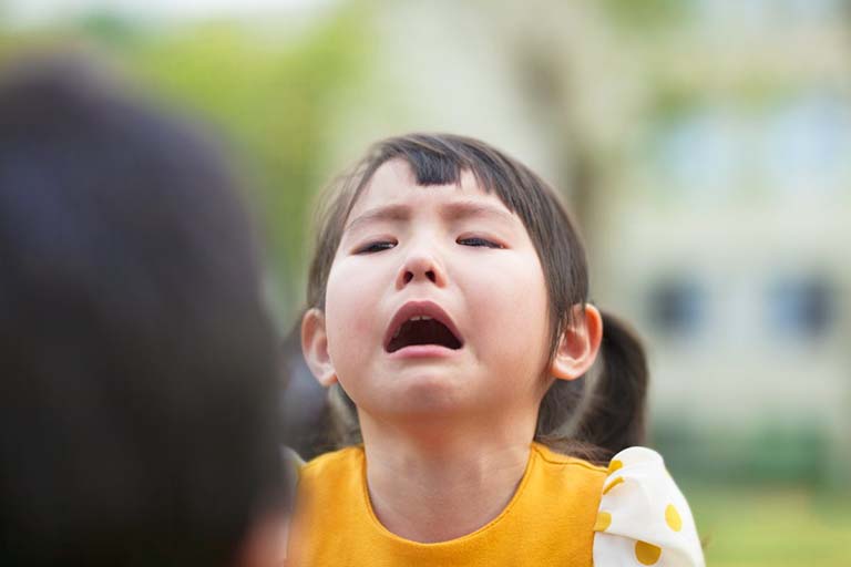 trẻ tự kỷ hay la hét trẻ tự kỷ hay la hét