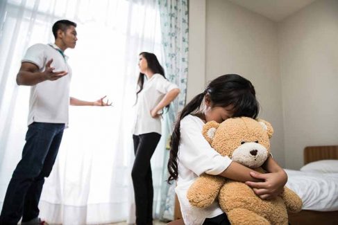 mối quan hệ cha mẹ ảnh hưởng đến con như thế nào