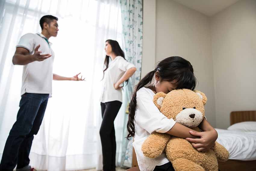 mối quan hệ cha mẹ ảnh hưởng đến con như thế nào