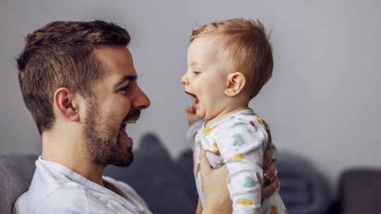 dấu hiệu bé sắp biết nói