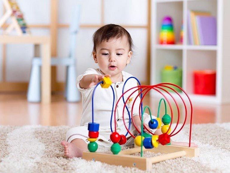 đồ chơi kích thích cho bé chậm nói