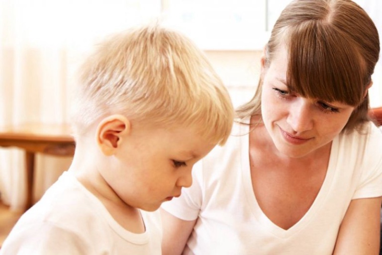 phân biệt chậm nói đơn thuần và chậm nói tự kỷ