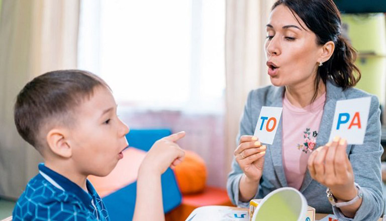 Trẻ chậm nói liệu có ảnh hưởng trí tuệ