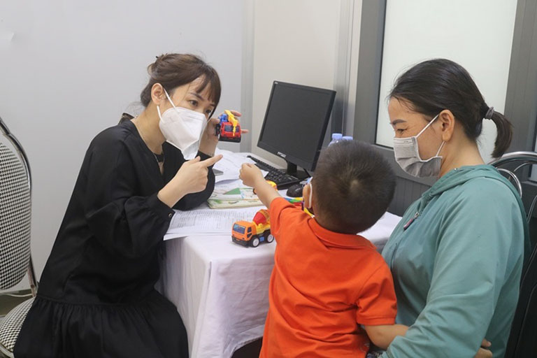 Trẻ chậm nói không tập trung