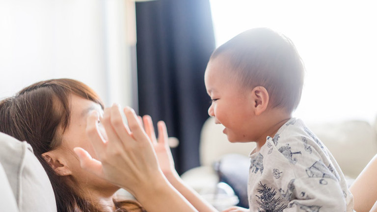 Trẻ mấy tháng biết nói