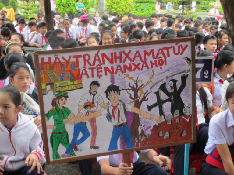 tệ nạn xã hội trong học đường