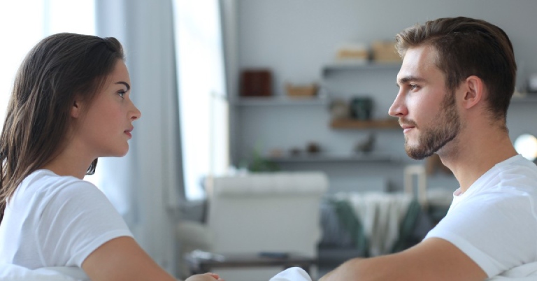 Biểu hiện của silent treatment là gì