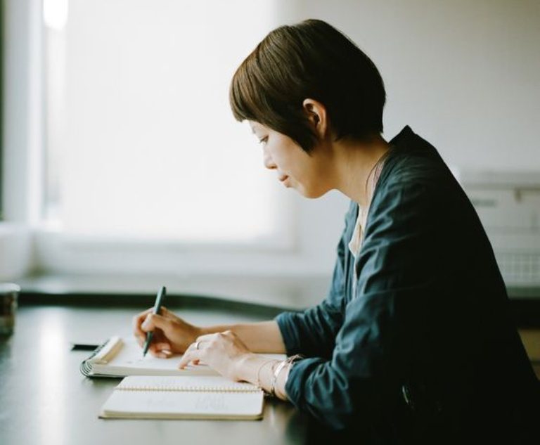 giải pháp cho thực trạng vô cảm trong giới trẻ.