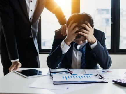 Thao túng tâm lý nơi công sở là gì?