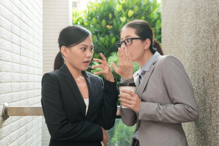 Dấu hiệu bị thao túng tâm lý nơi công sở.
