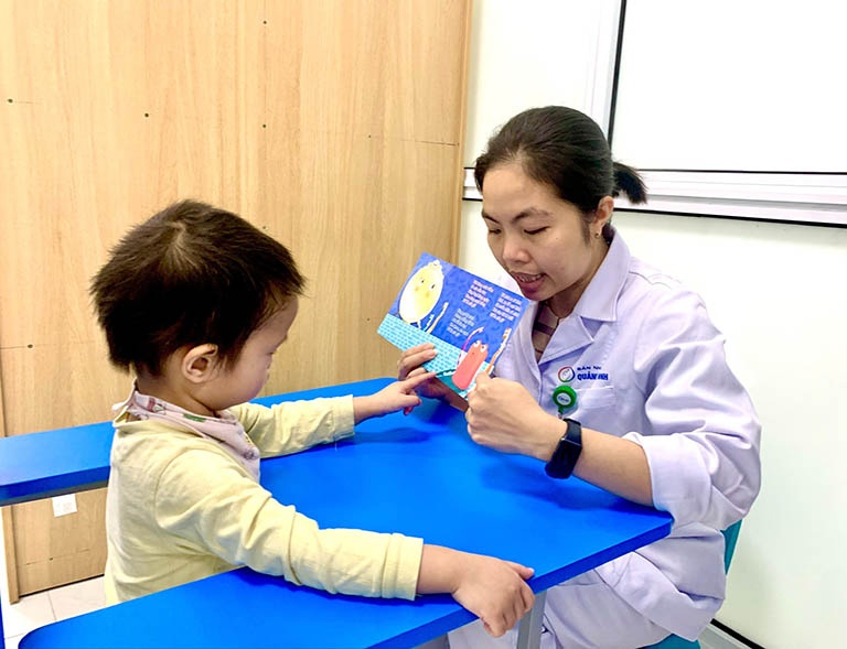 Biện pháp áp dụng khi trẻ có dấu hiệu tự làm đau mình.