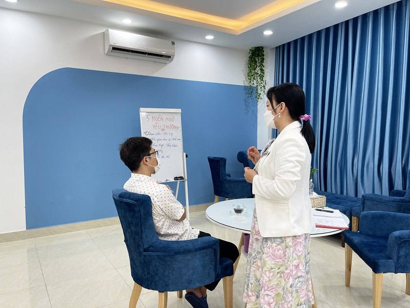 Chuyên gia Cao Kim Thắm đồng hành cùng khách hàng