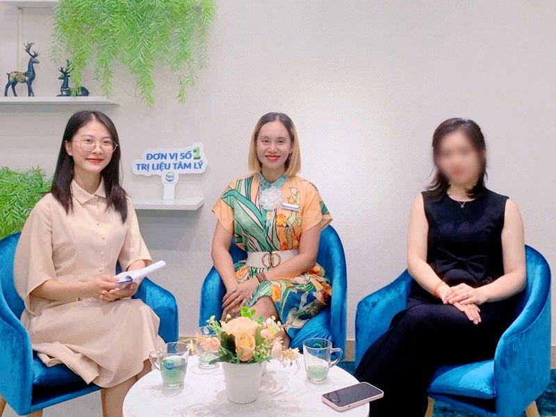 Hình ảnh Chuyên gia Hải Yến cùng chị L.T.A tham gia buổi talkshow của NHC Việt Nam