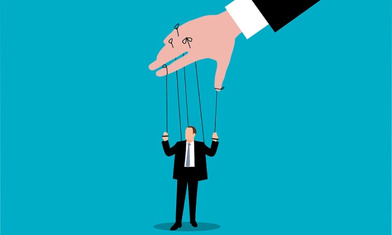bị thao túng tâm lý trong công việc