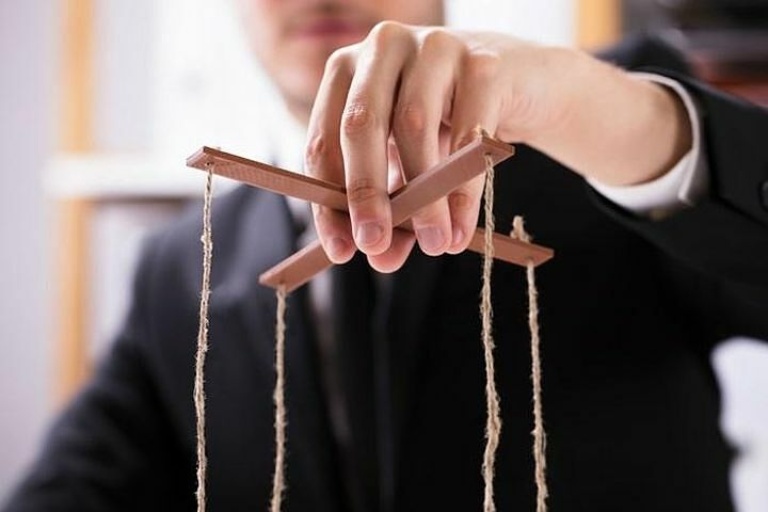 Cách thoát khỏi thao túng tâm lý