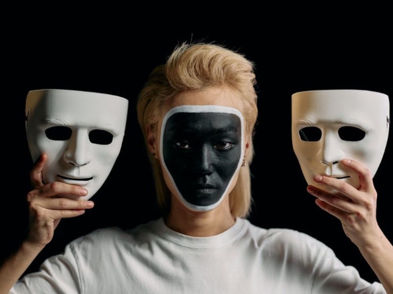 Ái kỷ ác tính là gì