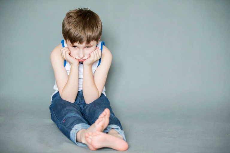 con gặp vấn đề tâm lý do bố mẹ cũng bị tâm lý
